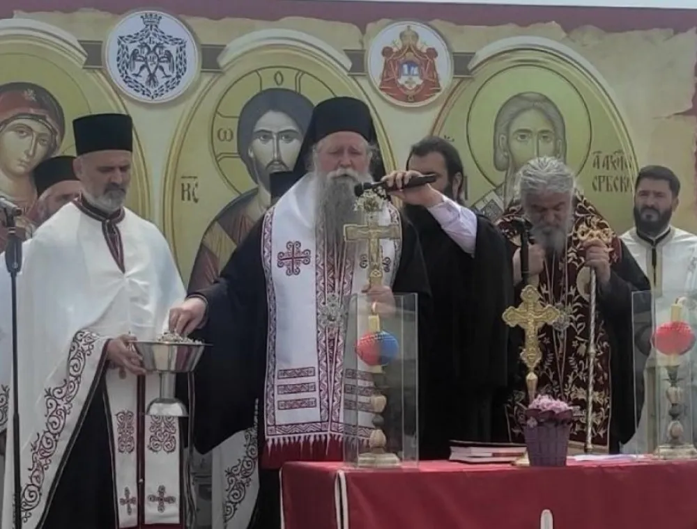 (FOTO/VIDEO) Mitropolit Joanikije blagosiljao početak radova na izgradnji Pravoslavne gimnazije