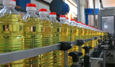 Уље у фабрици (ФОТО: АГРОКЛУБ.РС)