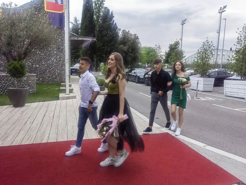 Polumaturanti O&Scaron; "Maksim Gorki"