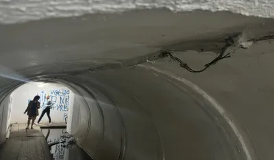 Podvožnjak u Bijelom Polju prijetnja za đake i prolaznike: Pun otpada, žice od struje vise sa plafona