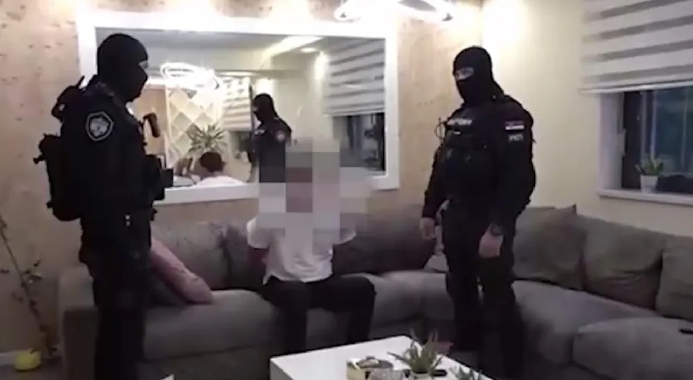 Hap&scaron;enje osumnjičenih (Foto: Snimak ekrana/MUP Srbije)