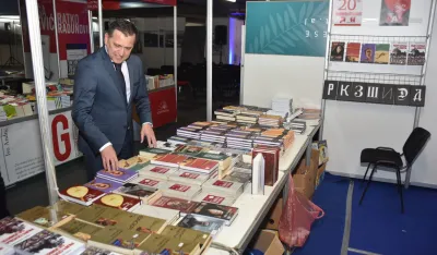 Ministar prosvjete Miomir Vojinović na &scaron;tandu "Dana"