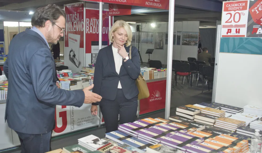 sajam knjiga, stand dana olivera injac