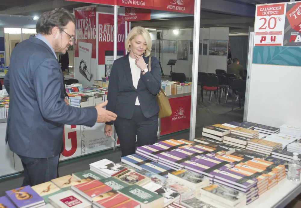 sajam knjiga, stand dana olivera injac