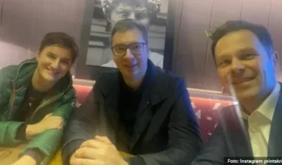 Oglasio se Vučić: 26. maja za ujedinjenu Srbiju, bez falsifikata i foto&scaron;opa
