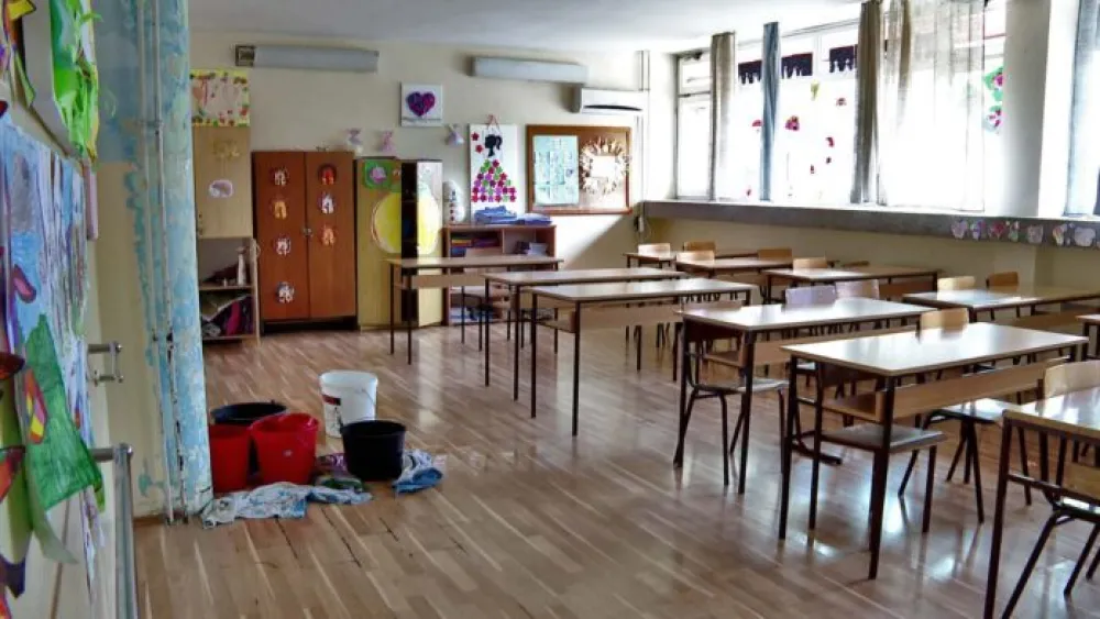 Поплављење просторије у којима се одвија настава у Игалу