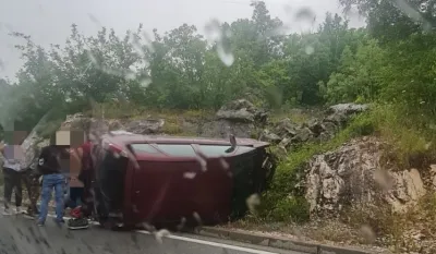 (FOTO) Udes na putu Podgorica-Cetinje: Povrijeđene četiri osobe