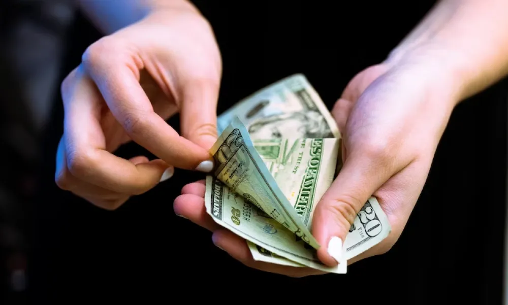 Dolar ojačao prema korpi valuta