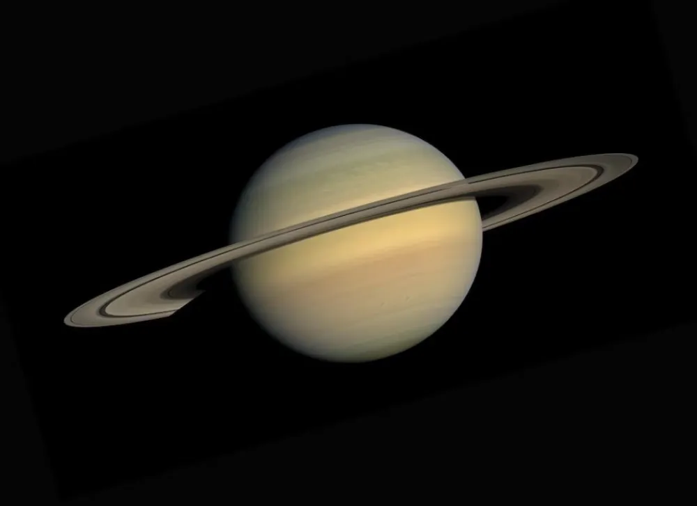 Vi&scaron;e od 60 novih satelita otkriveno oko Saturna