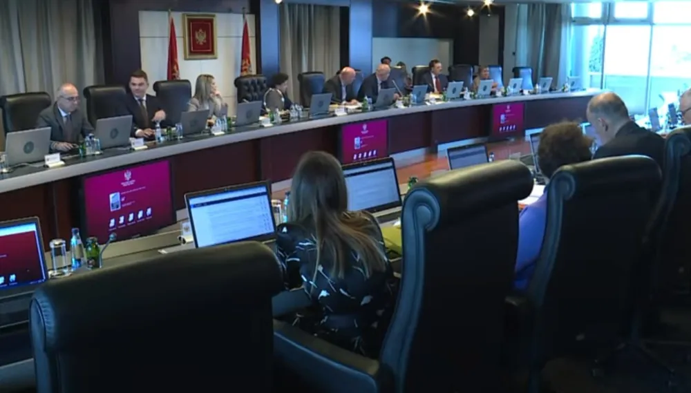 CEDEM: Učinkom Vlade nezadovoljno 42,3 odsto građana