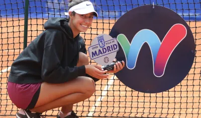 Olga Danilović sa peharom