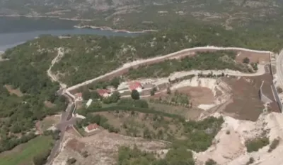 Prije izbora i odluka o ru&scaron;enju Đukanovićevih kuća