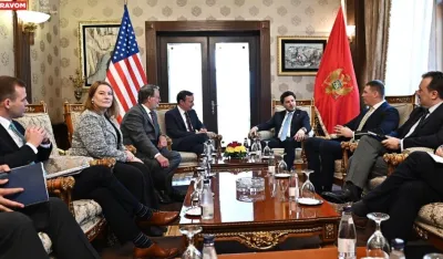 dritana abazović i senatori