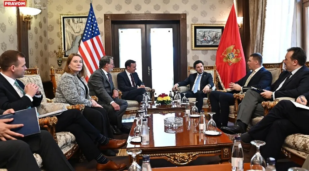 dritana abazović i senatori