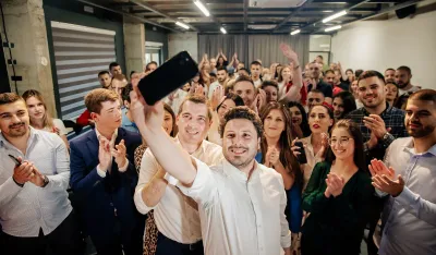 Dritan i Aleksa sa mladima