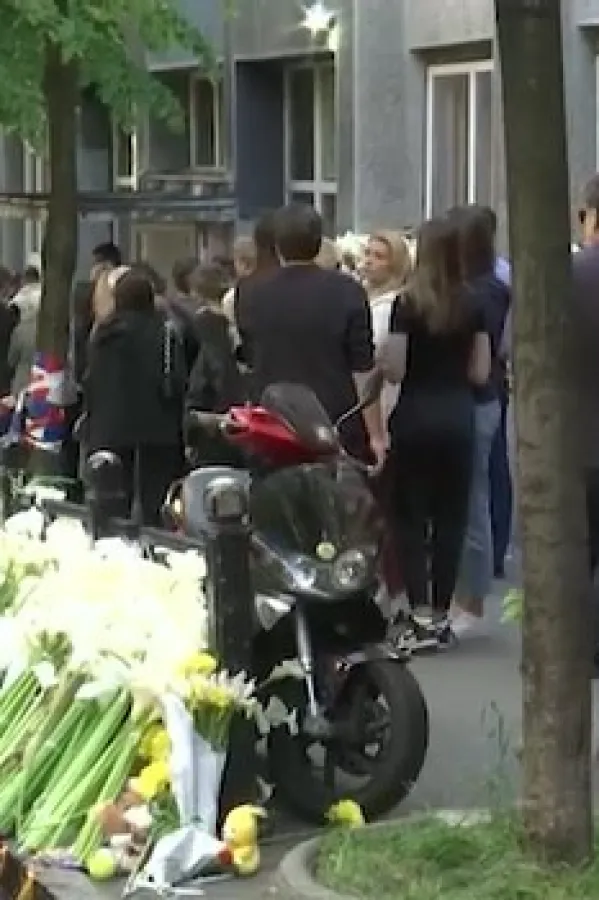 Beograđani odaju počast stradalim u O&Scaron; "Vladislav Ribnikar"
