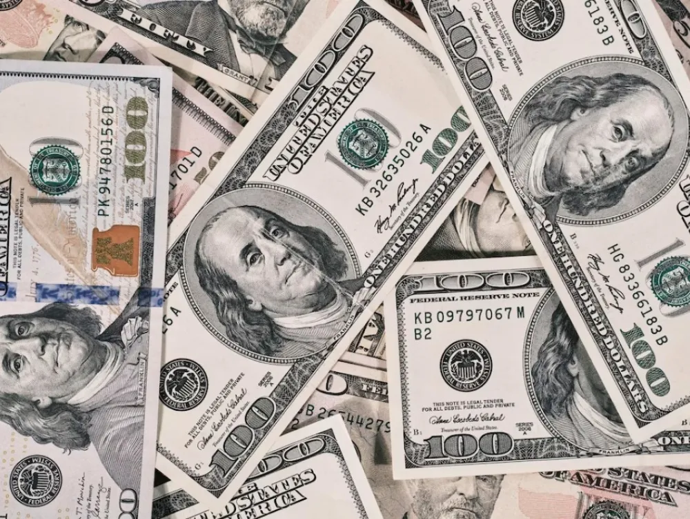 Dolar ojačao treću sedmicu zaredom