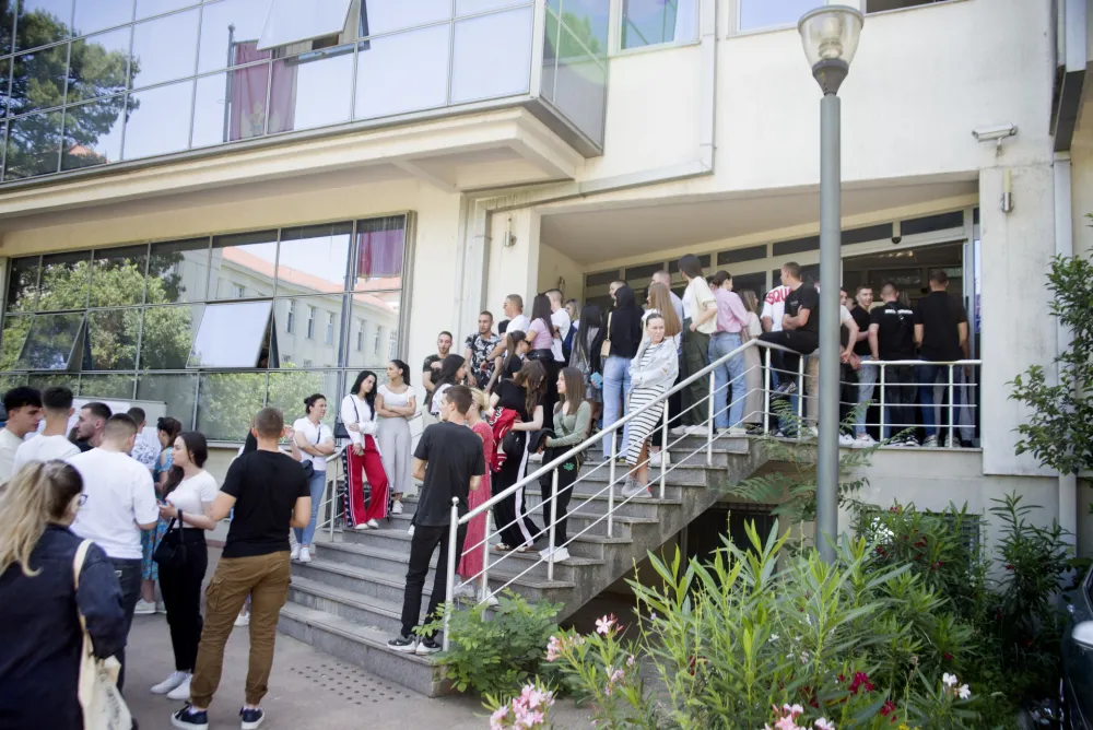 protest ispred ministarstva prosvjete