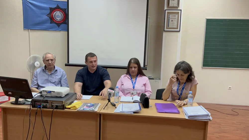 Od zemljotresa nas čuvaјu armature a ne žice