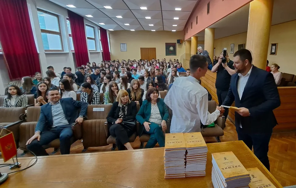 Kovačević uručio priznanja osnovcima 