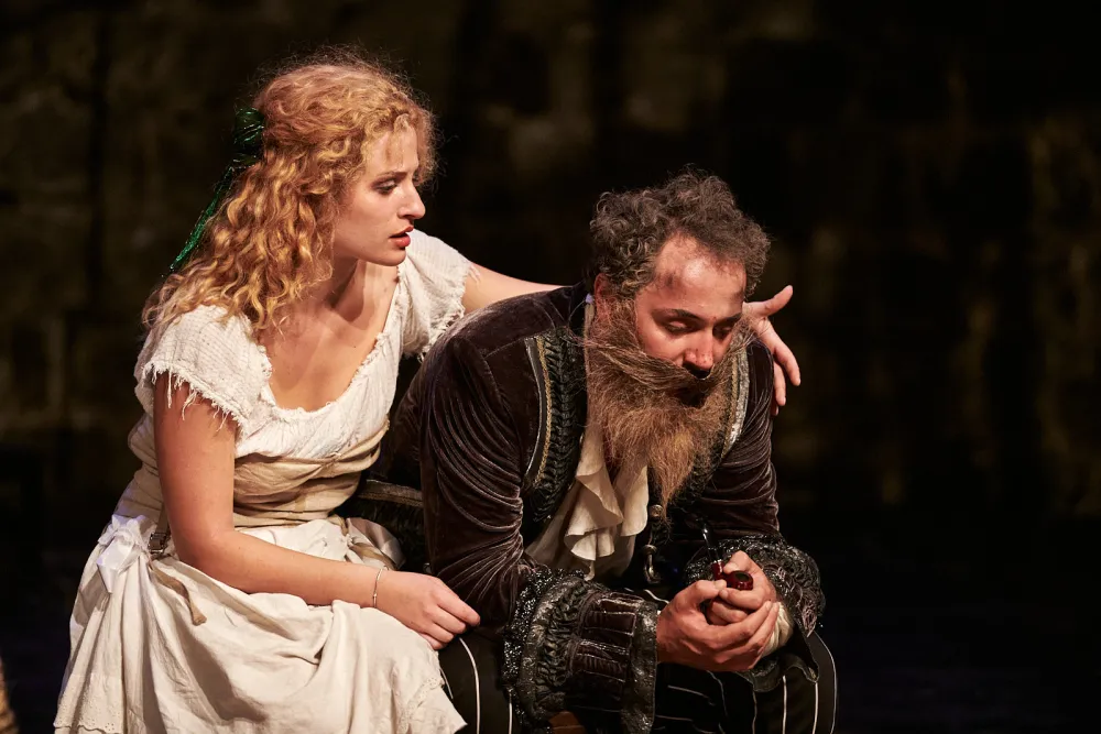 Lara Dragović u jednoj sceni predstave