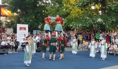 Bjelopoljski KUD "Tekstilac" rasko&scaron;nim no&scaron;njama i igračkim umiјećem dočarao duh tradiciјe