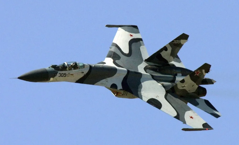 Mesto: PARIZ<br>Datum: 19.06.2005<br>Dogadjaj: ruski Sukhoi Su-27SMK na 46. medjunarodnom aero mitingu u Parizu.<br>Licnosti: <br>