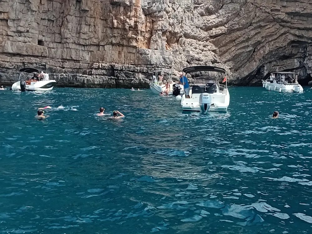 Herceg Novi: Za izlet brodićem do Plave &scaron;pilje potrebno 20 eura, do Perasta 35