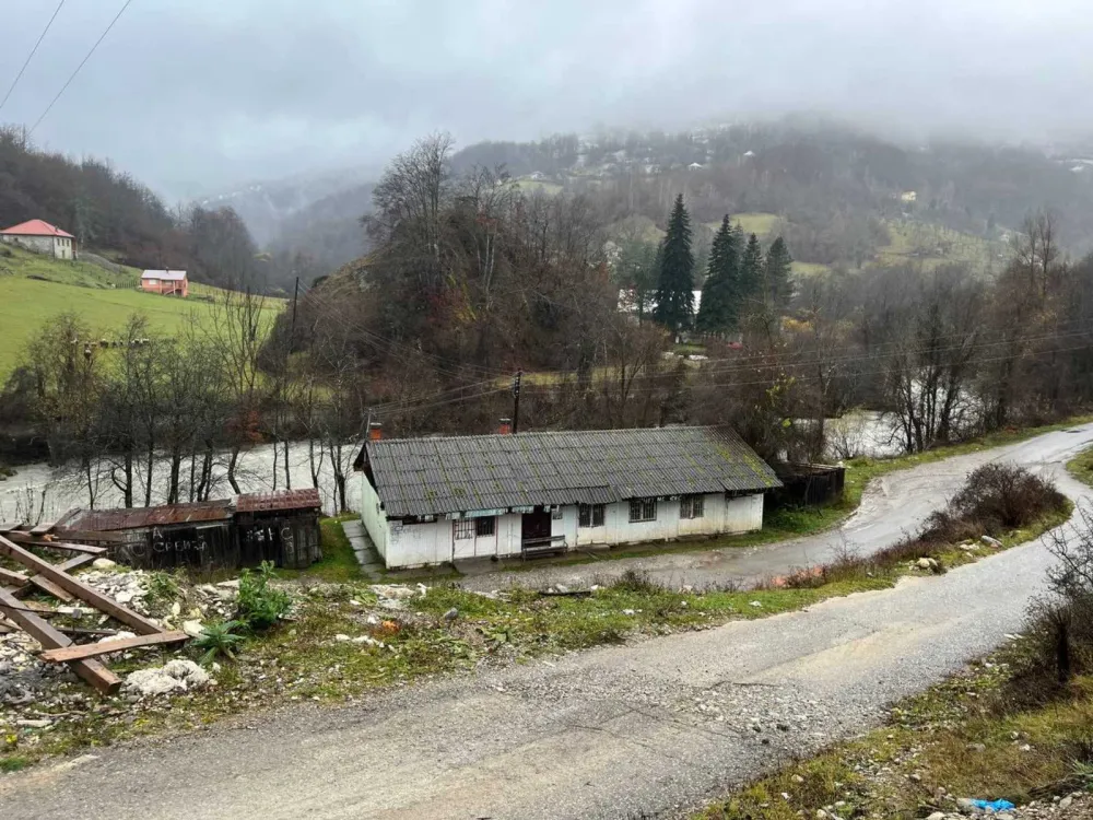 Некадашњи откупни центар и продавница у селу Ђулићи