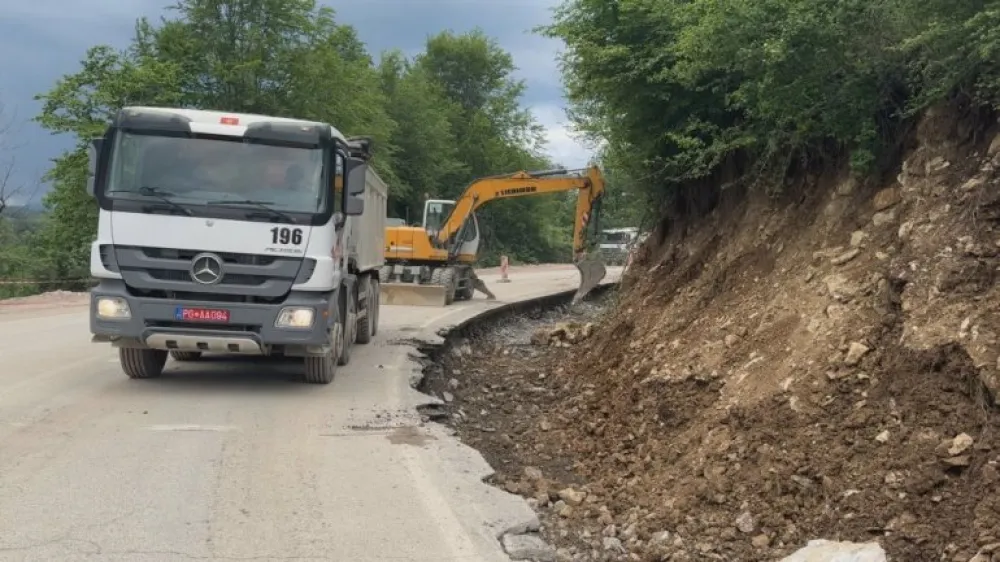 Turiste dočekuјu građevinske ma&scaron;ine i pra&scaron;ina