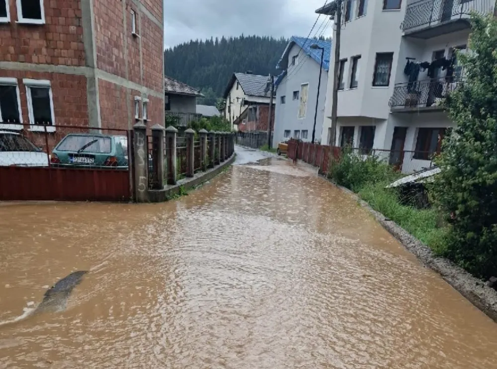(FOTO) Poplave u Rožajama, naselje Ibarac pod vodom
