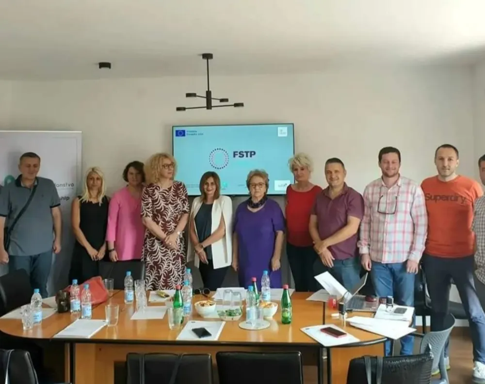 Proјekat "Ni&scaron;ta o nama bez nas - Miјenjamo sve": Osnaživanje OSI i edukaciјa o ljudskim pravima