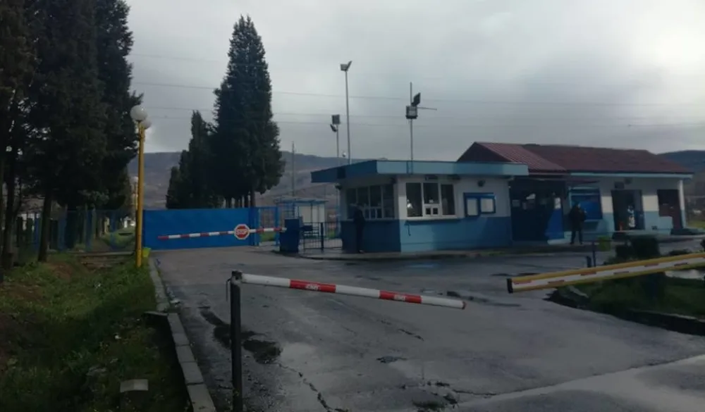 Спушки затвор - фото: Дан