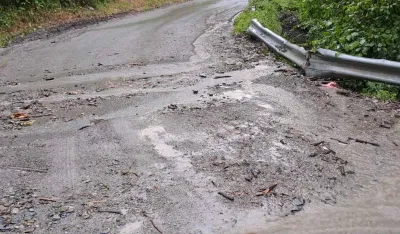 Na trasi Andriјevica&ndash;Mate&scaron;evo: Put preko Tre&scaron;njevika &bdquo;popločan&rdquo; rupama i blatom