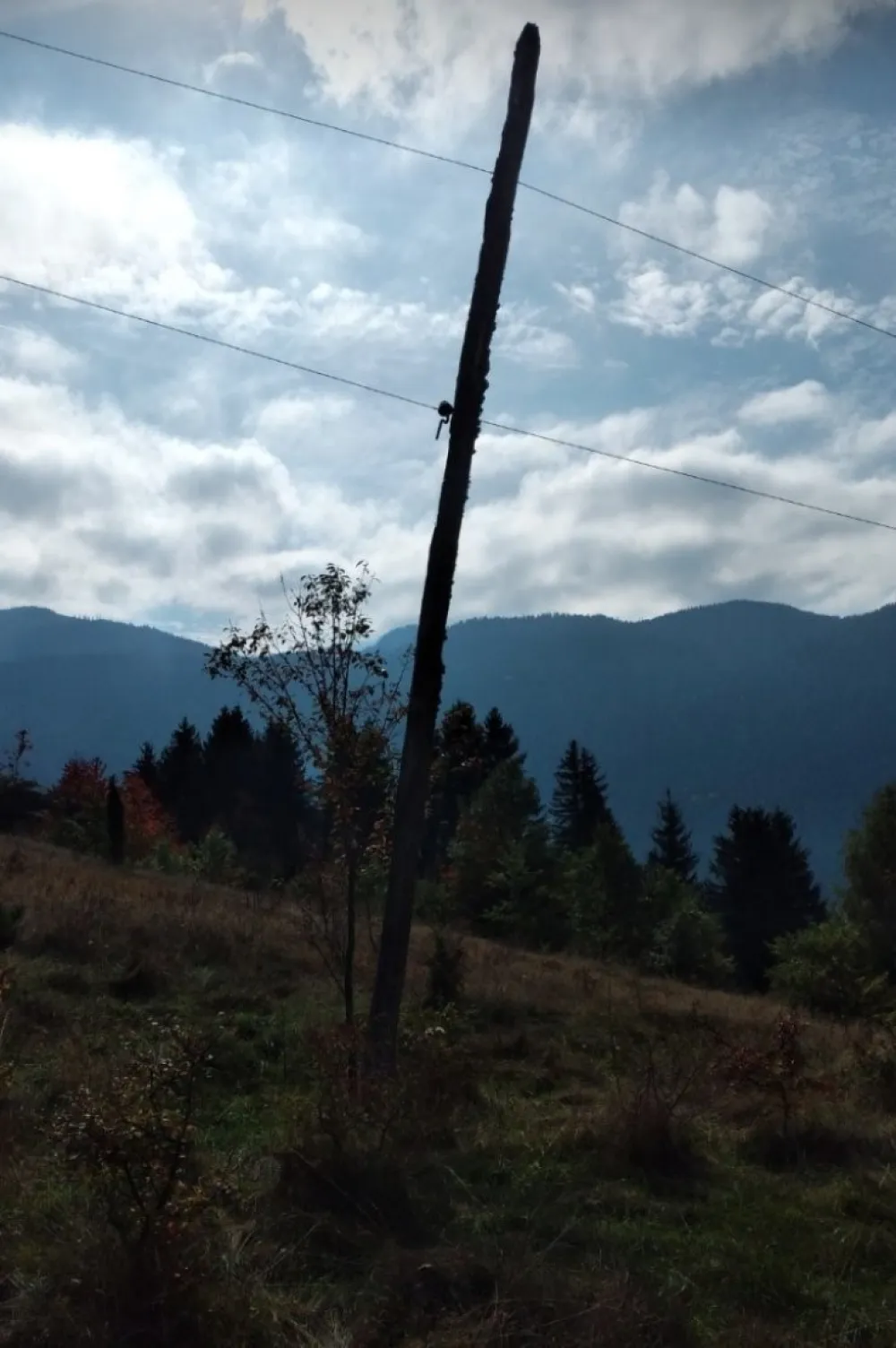 Струја на стубовима старим 60 година