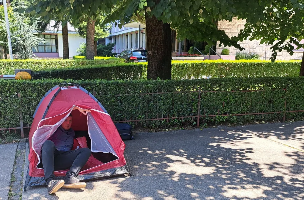 Biv&scaron;em radniku EPCG nije produžen ugovor: Dobio otkaz, pa započeo &scaron;trajk glađu