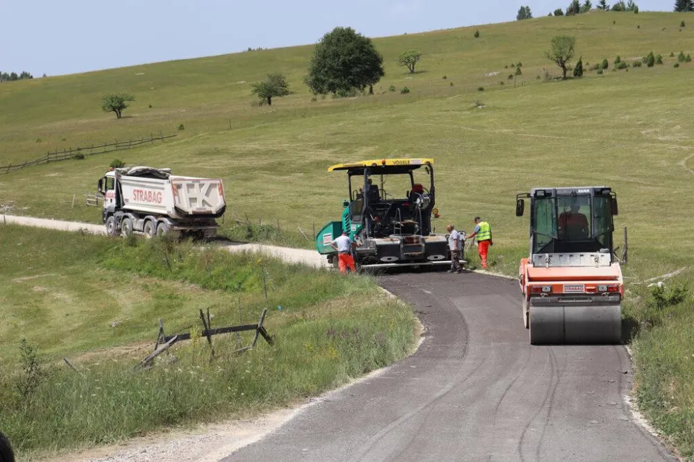 Радови кренули прошлог љета, па стали