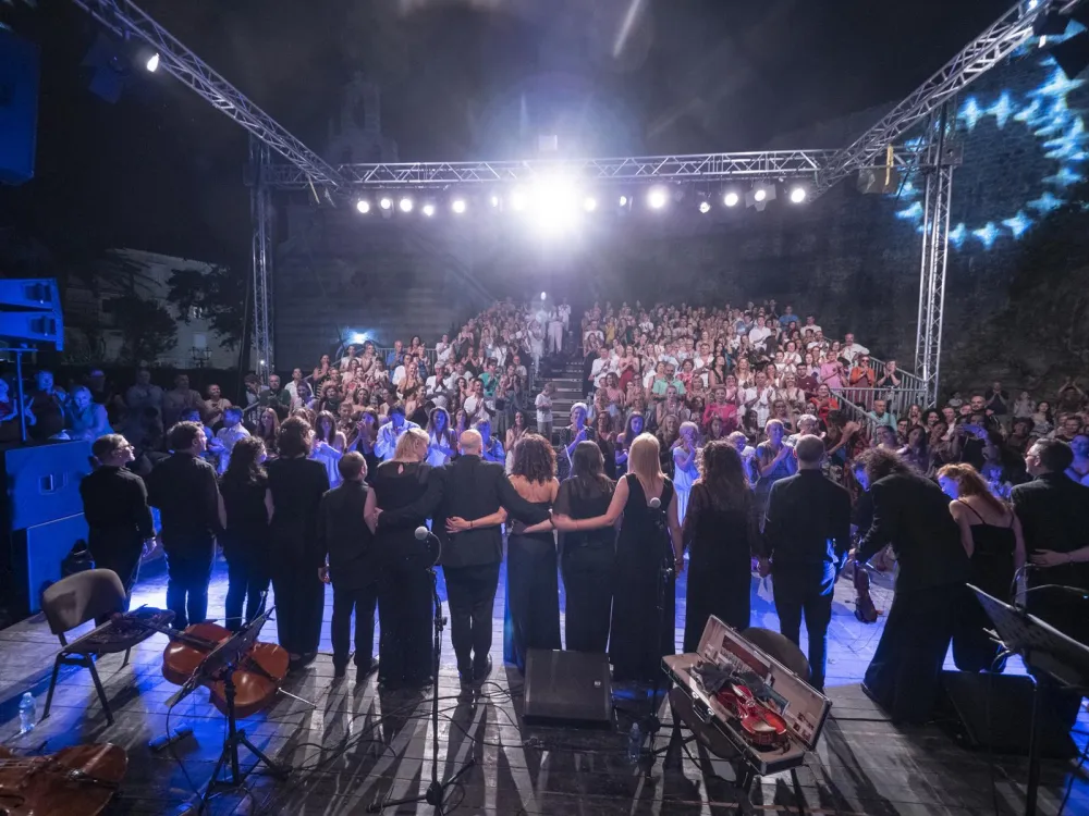 Tri bisa za violinistu i ansambl "Double Sens" na "Grad teatru"