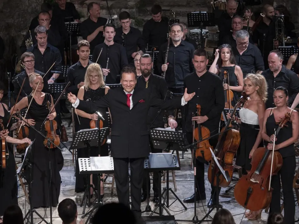 Mestro Suđić i orkestar