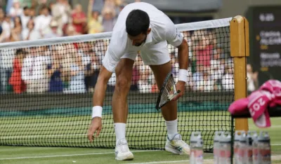 Novak je nakon izgubljenog gema bijes iskalio na reketu