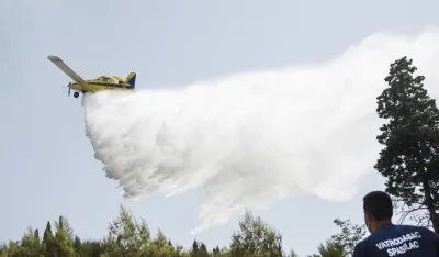 avion za gasenje pozara