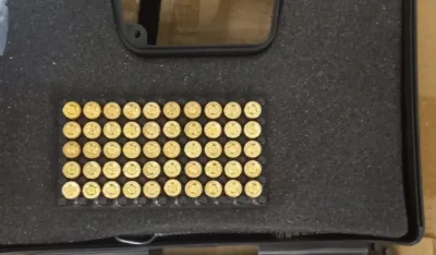 (FOTO) Policija oduzela starni pi&scaron;tolj, fle&scaron; granate, pancir, topovski udar