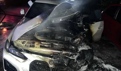 Nik&scaron;ić: U požaru o&scaron;tećena dva automobila