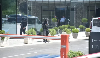 (FOTO/VIDEO) Racija u Hotelu Podgorica: Oduzeto nekoliko vozila