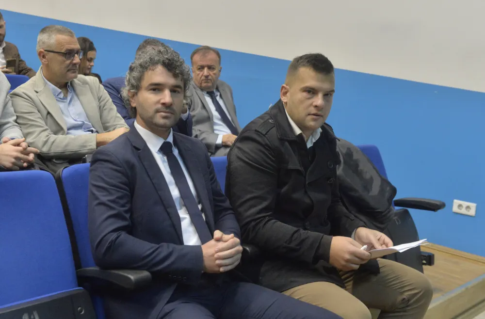 Knežević i Mandić zamolili da se ne glasa za smјenu predsјednika SO Zeta: Lokalne i državne fotelje u koaliciјi