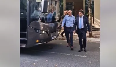 (VIDEO) Abazović i ministri na sjednicu Vlade krenuli autobusom