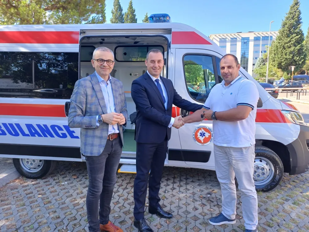 Zavod za Hitnu medicinsku pomoć dobio sanitetsko vozilo