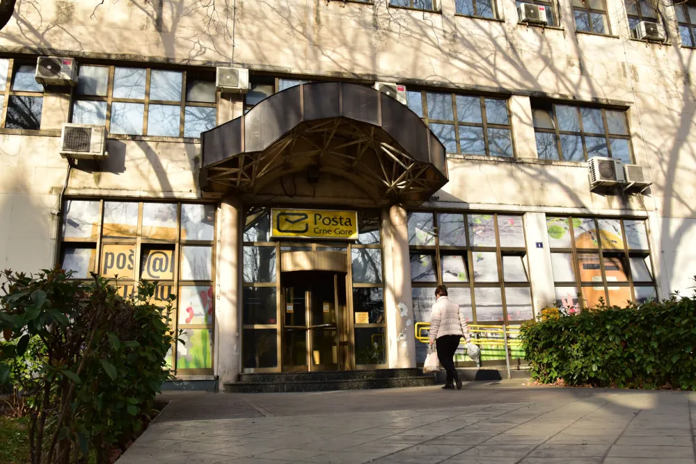 U Po&scaron;ti zaposleno preko stotinu ljudi po partijskoj i rođačkoj liniji: Posao dobili drugovi, rođaci, sestre, snahe, bratanične...