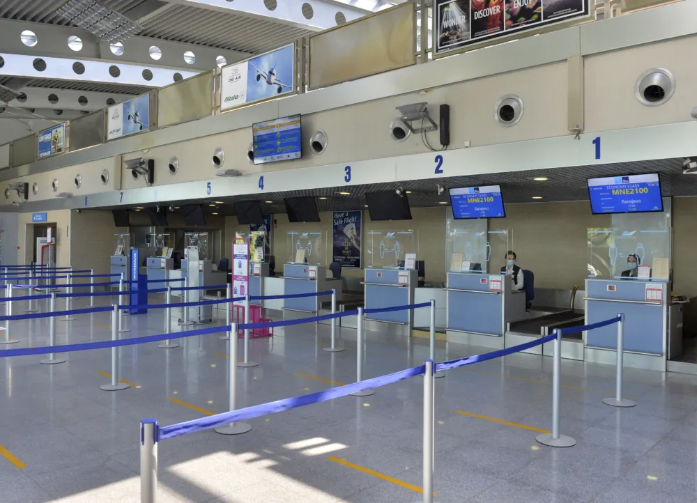 Air Montenegro prvi let, Air Montenegro, nova avio kompanija cg, Aerodrom Podgorica, aerodrom, zgrada aerodroma