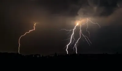 Snažno nevrijeme pogodilo Srbiju, vjetar nosio krovove